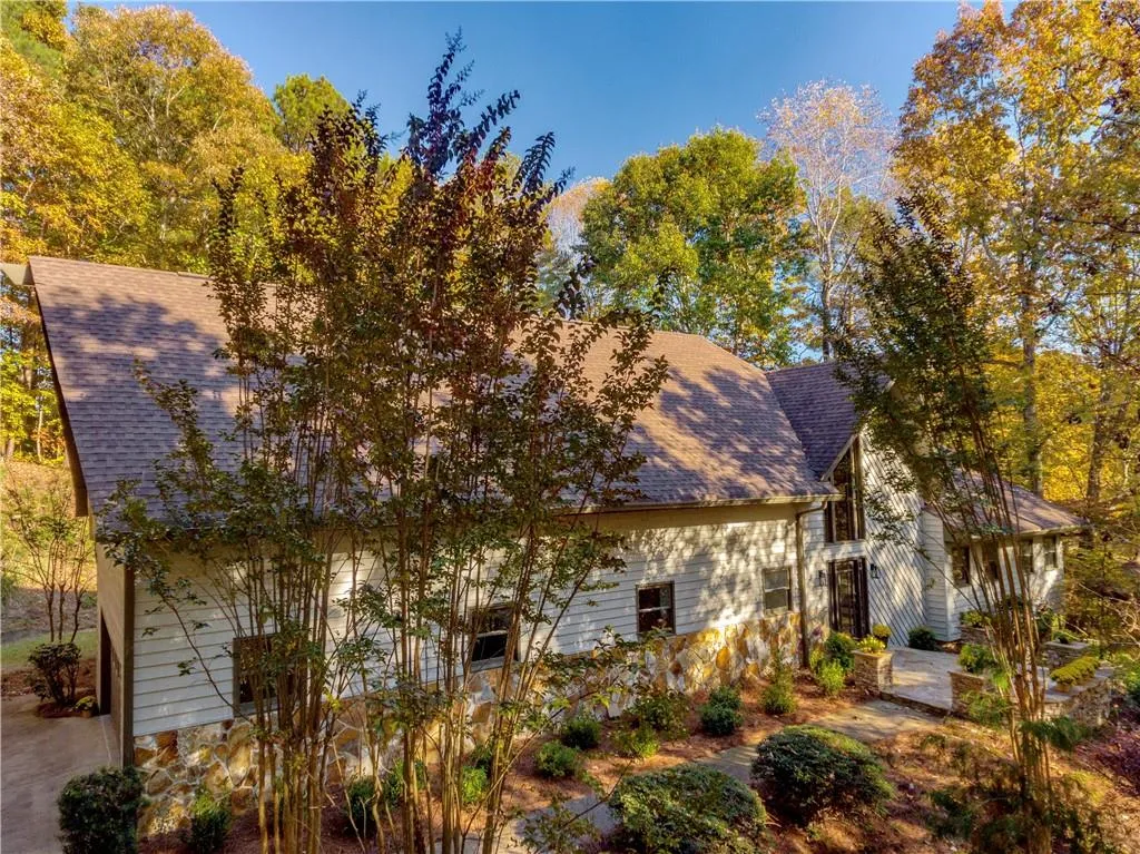 9600 Huntcliff Trace, Sandy Springs, Georgia 30350, 4 Bedrooms Bedrooms, ,3 BathroomsBathrooms,Residential,Sold,9600 Huntcliff Trace,6959310