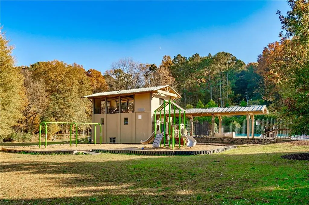 9600 Huntcliff Trace, Sandy Springs, Georgia 30350, 4 Bedrooms Bedrooms, ,3 BathroomsBathrooms,Residential,Sold,9600 Huntcliff Trace,6959310