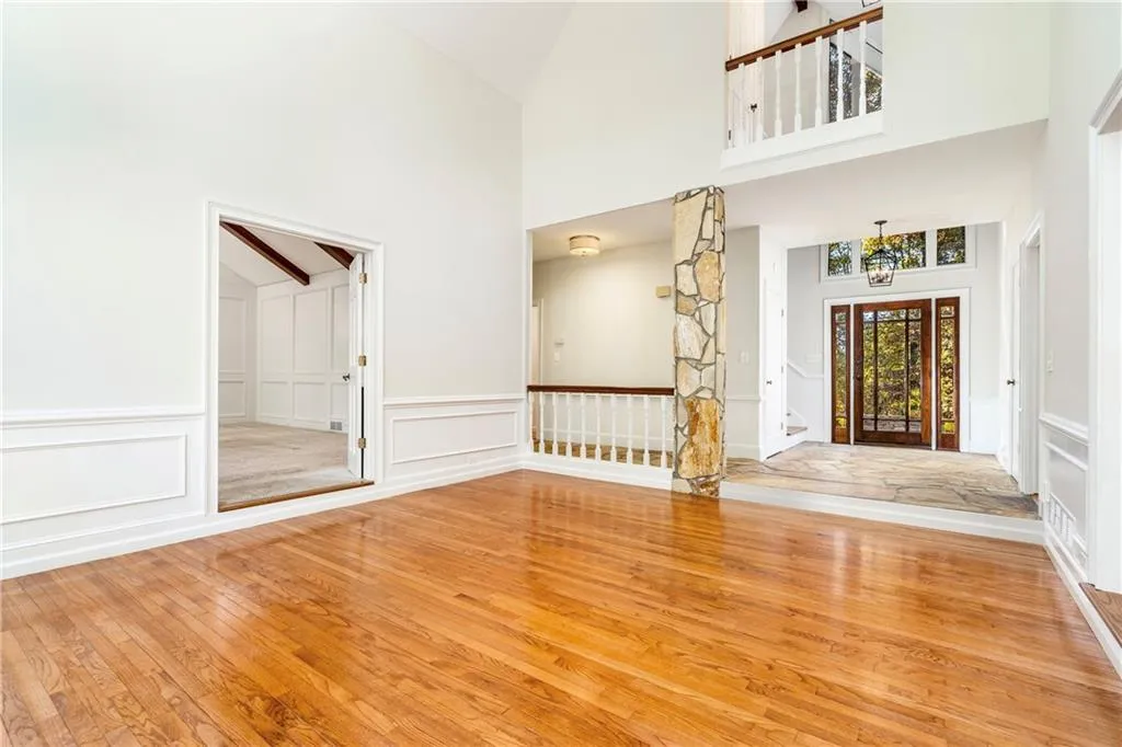 9600 Huntcliff Trace, Sandy Springs, Georgia 30350, 4 Bedrooms Bedrooms, ,3 BathroomsBathrooms,Residential,Sold,9600 Huntcliff Trace,6959310