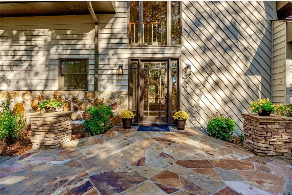 9600 Huntcliff Trace, Sandy Springs, Georgia 30350, 4 Bedrooms Bedrooms, ,3 BathroomsBathrooms,Residential,Sold,9600 Huntcliff Trace,6959310