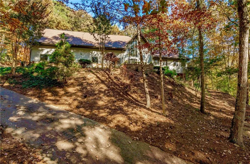 9600 Huntcliff Trace, Sandy Springs, Georgia 30350, 4 Bedrooms Bedrooms, ,3 BathroomsBathrooms,Residential,Sold,9600 Huntcliff Trace,6959310