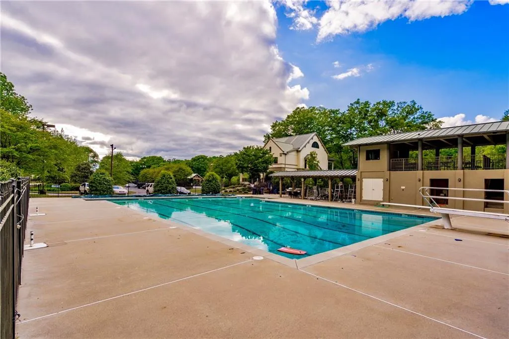 9600 Huntcliff Trace, Sandy Springs, Georgia 30350, 4 Bedrooms Bedrooms, ,3 BathroomsBathrooms,Residential,Sold,9600 Huntcliff Trace,6959310