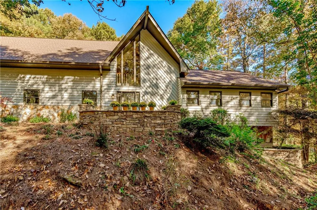 9600 Huntcliff Trace, Sandy Springs, Georgia 30350, 4 Bedrooms Bedrooms, ,3 BathroomsBathrooms,Residential,Sold,9600 Huntcliff Trace,6959310