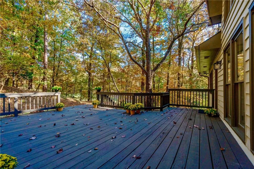 9600 Huntcliff Trace, Sandy Springs, Georgia 30350, 4 Bedrooms Bedrooms, ,3 BathroomsBathrooms,Residential,Sold,9600 Huntcliff Trace,6959310