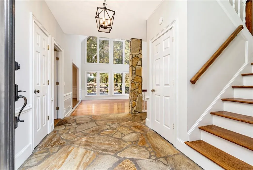 9600 Huntcliff Trace, Sandy Springs, Georgia 30350, 4 Bedrooms Bedrooms, ,3 BathroomsBathrooms,Residential,Sold,9600 Huntcliff Trace,6959310