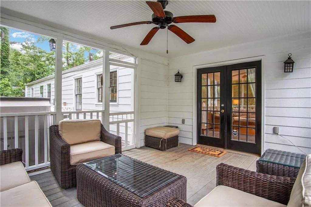 301 Windsor Parkway, Atlanta, Georgia 30342, 3 Bedrooms Bedrooms, ,2 BathroomsBathrooms,Residential,Sold,301 Windsor Parkway,6765769