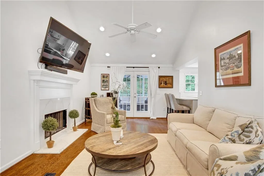 301 Windsor Parkway, Atlanta, Georgia 30342, 3 Bedrooms Bedrooms, ,2 BathroomsBathrooms,Residential,Sold,301 Windsor Parkway,6765769