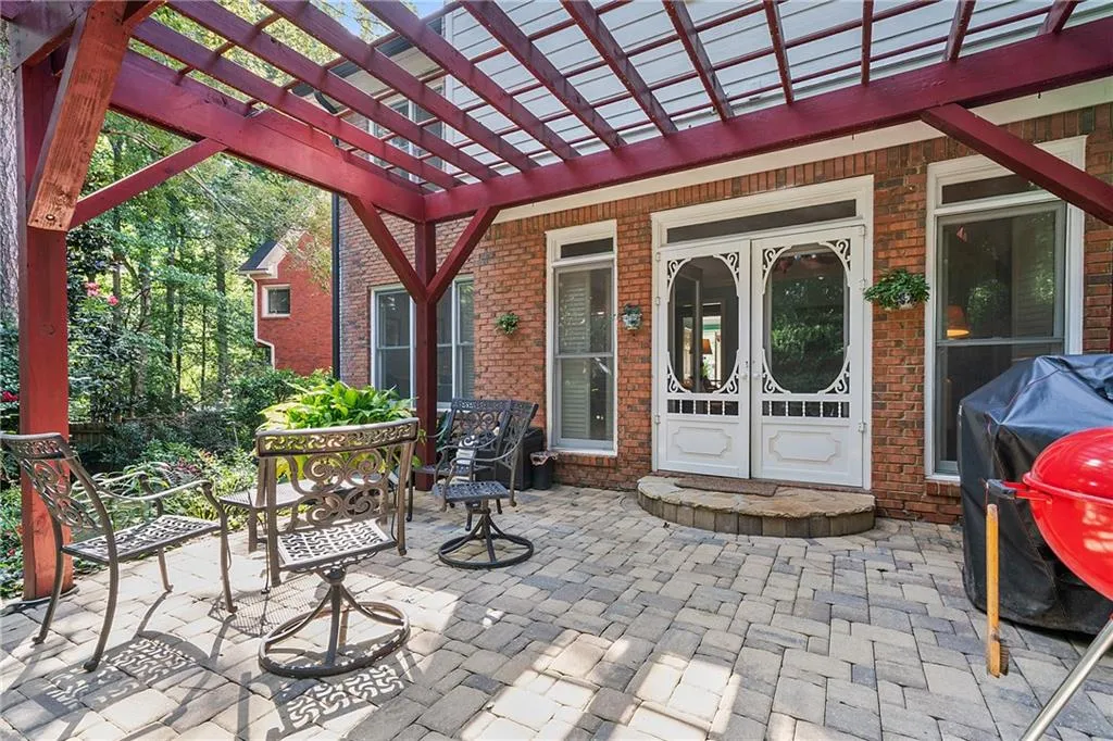 945 Roberts Landing Cove, Sandy Springs, Georgia 30350, 4 Bedrooms Bedrooms, ,3 BathroomsBathrooms,Residential,Sold,945 Roberts Landing Cove,6853612