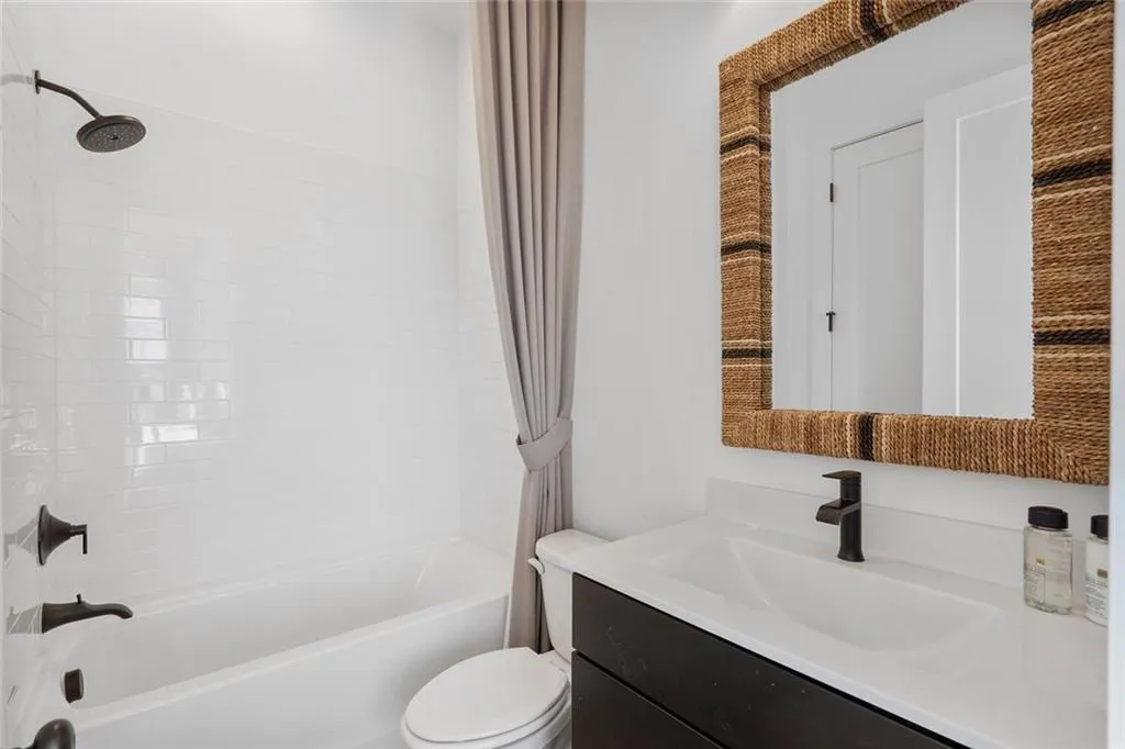 991 Bibbs Circle Nw Unit 21, Atlanta, Georgia 30318, 2 Bedrooms Bedrooms, ,2 BathroomsBathrooms,Residential,For Sale,991 Bibbs Circle Nw Unit 21,7650605