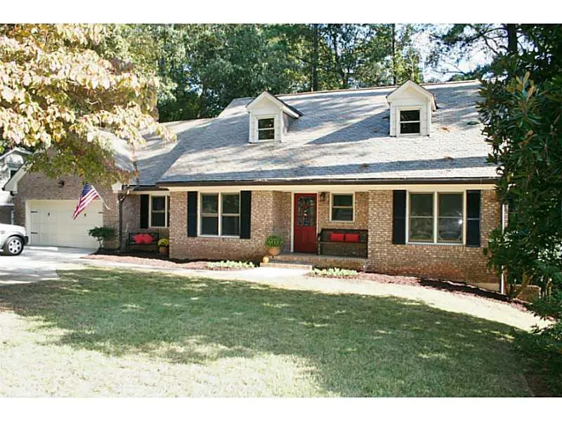 645 Spalding Drive, Atlanta, Georgia 30328, 5 Bedrooms Bedrooms, ,3 BathroomsBathrooms,Residential,Sold,645 Spalding Drive,5390446