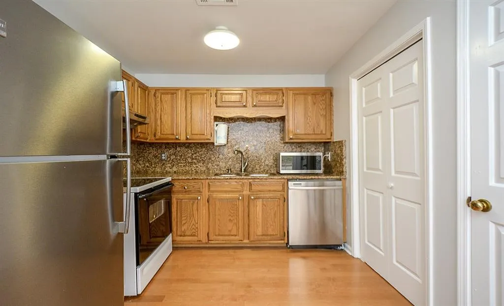 9110 Carroll Manor Drive, Sandy Springs, Georgia 30350, 2 Bedrooms Bedrooms, ,2 BathroomsBathrooms,Residential,Sold,9110 Carroll Manor Drive,6120098