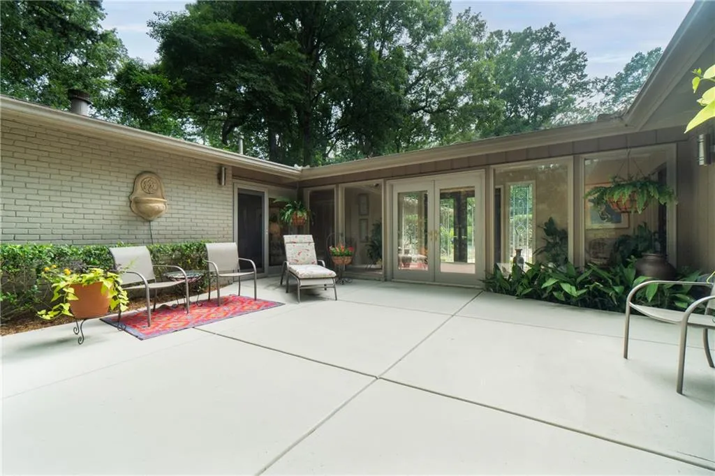 3623 Sunderland Court Ne, Brookhaven, Georgia 30319, 4 Bedrooms Bedrooms, ,2 BathroomsBathrooms,Residential,For Sale,3623 Sunderland Court Ne,7613166