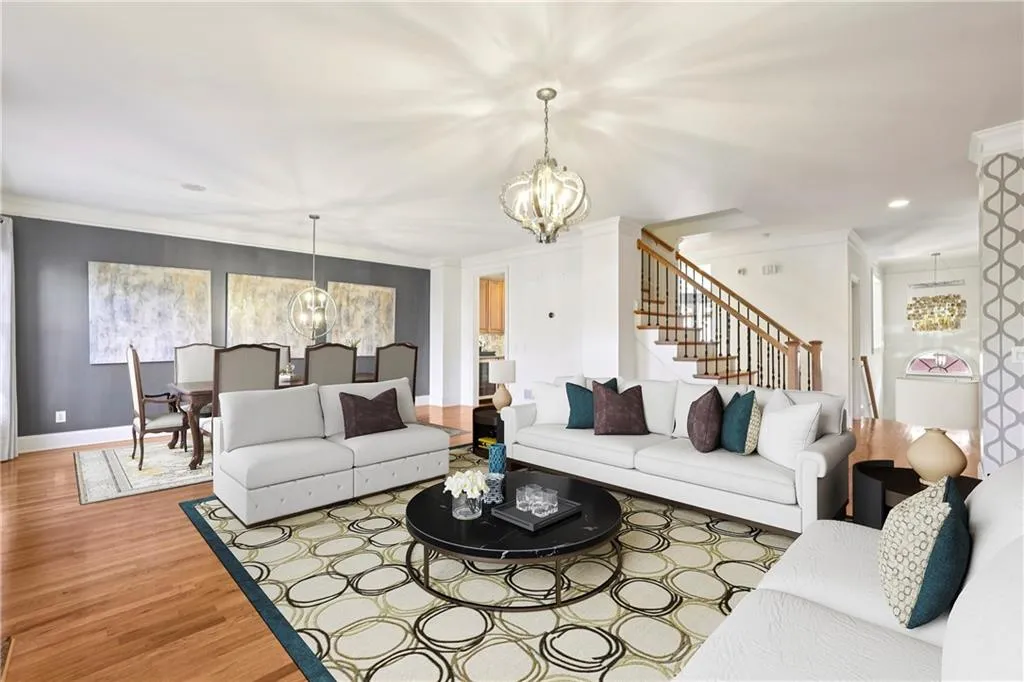 Family room is large enough to host your fablous soriee. This room is chock-full on natural light.