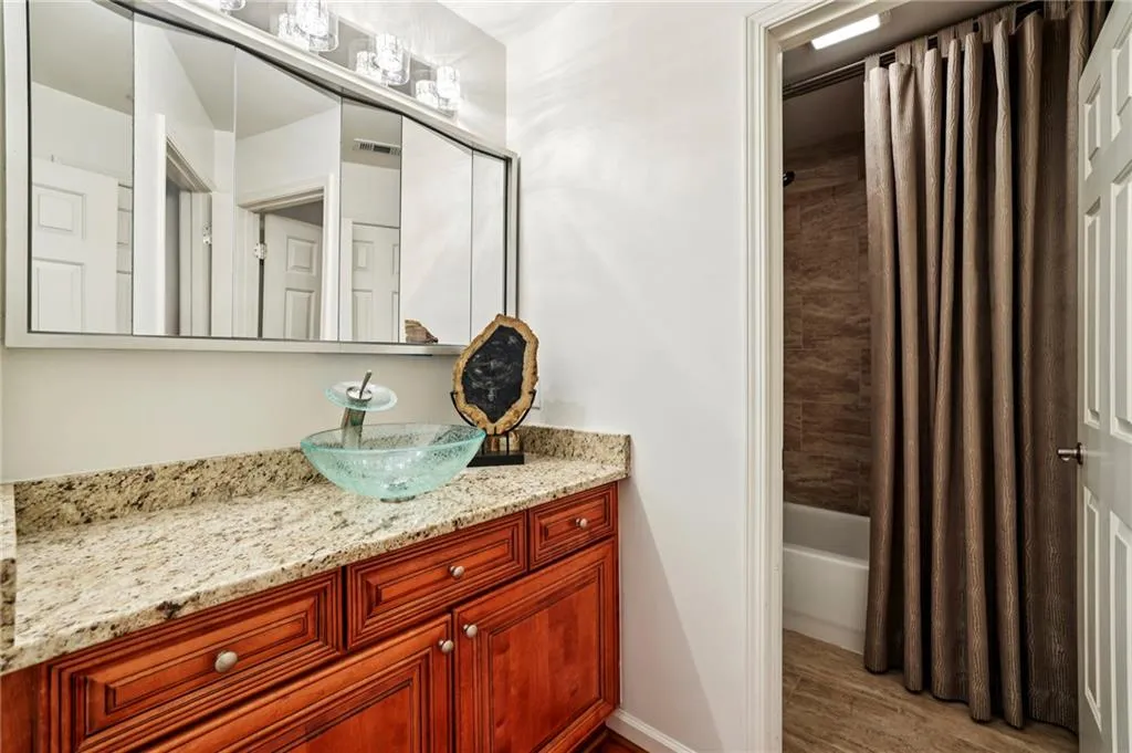 Upper level bath.