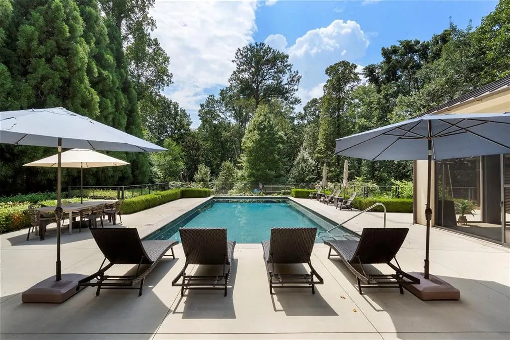 Completely private pool and property. Walk out from living room, family room, screen patio and second primary bedroom.