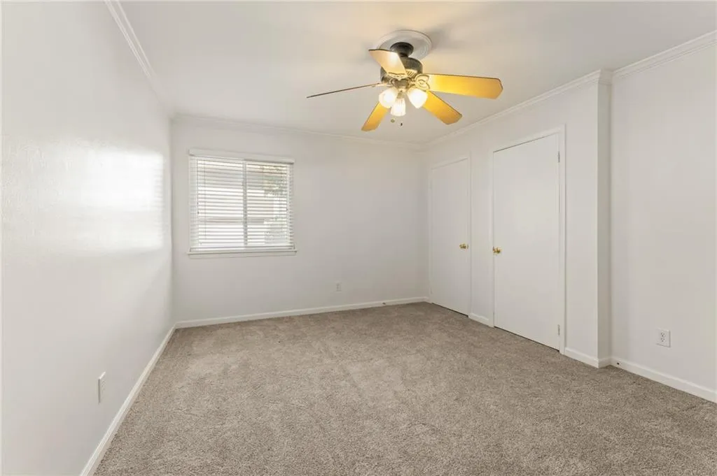 PLEASE NOTE: ULTRA SOFT NEW CARPET!