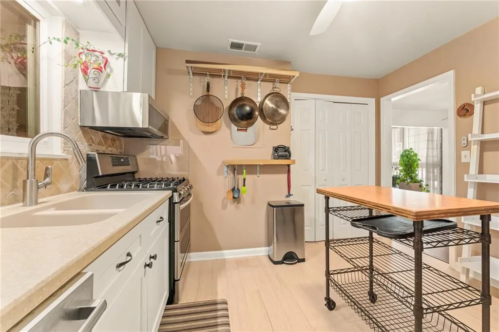 346 Carpenter Drive Unit 30, Atlanta, Georgia 30328, 2 Bedrooms Bedrooms, ,2 BathroomsBathrooms,Residential,Sold,346 Carpenter Drive Unit 30,7450637