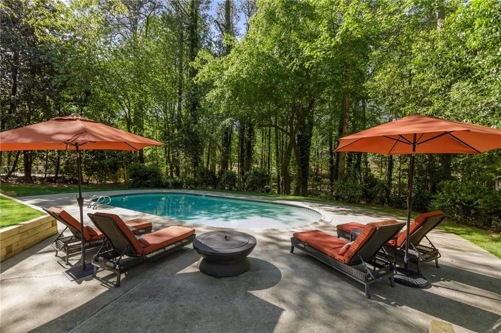7520 Chaparral Drive, Sandy Springs, Georgia 30350, 6 Bedrooms Bedrooms, ,4 BathroomsBathrooms,Residential,Sold,7520 Chaparral Drive,6710185