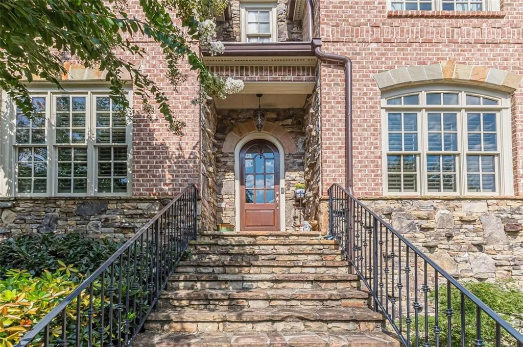 1829 Buckhead Valley Lane Ne, Atlanta, Georgia 30324, 4 Bedrooms Bedrooms, ,4 BathroomsBathrooms,Residential,Sold,1829 Buckhead Valley Lane Ne,7439481