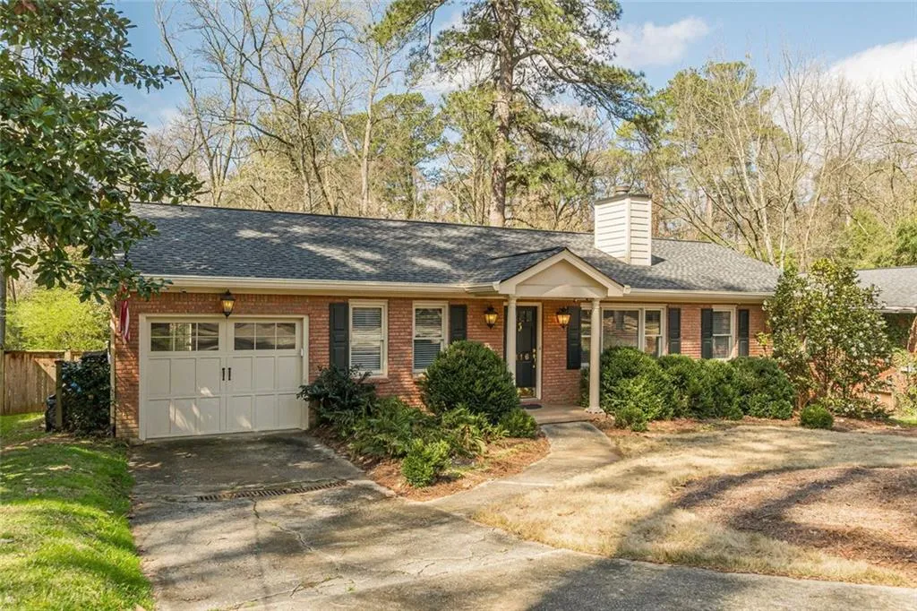 2116 Lenox Road Ne, Atlanta, Georgia 30324, 3 Bedrooms Bedrooms, 0 ,2 BathroomsBathrooms,Residential,Sold,2116 Lenox Road Ne,7733986