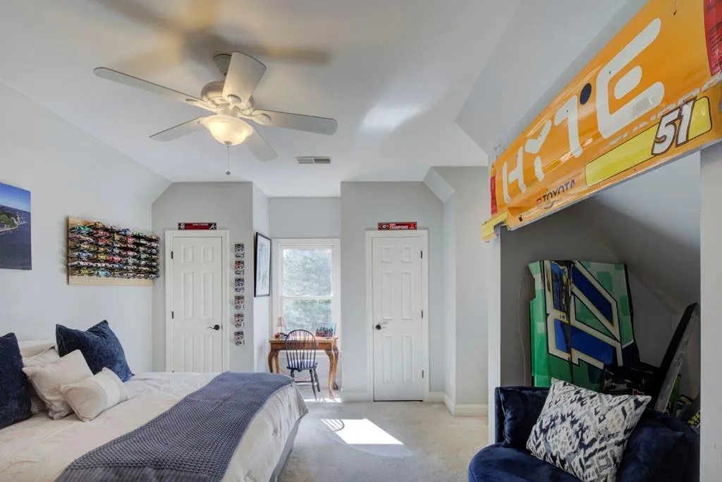Secondary bedroom