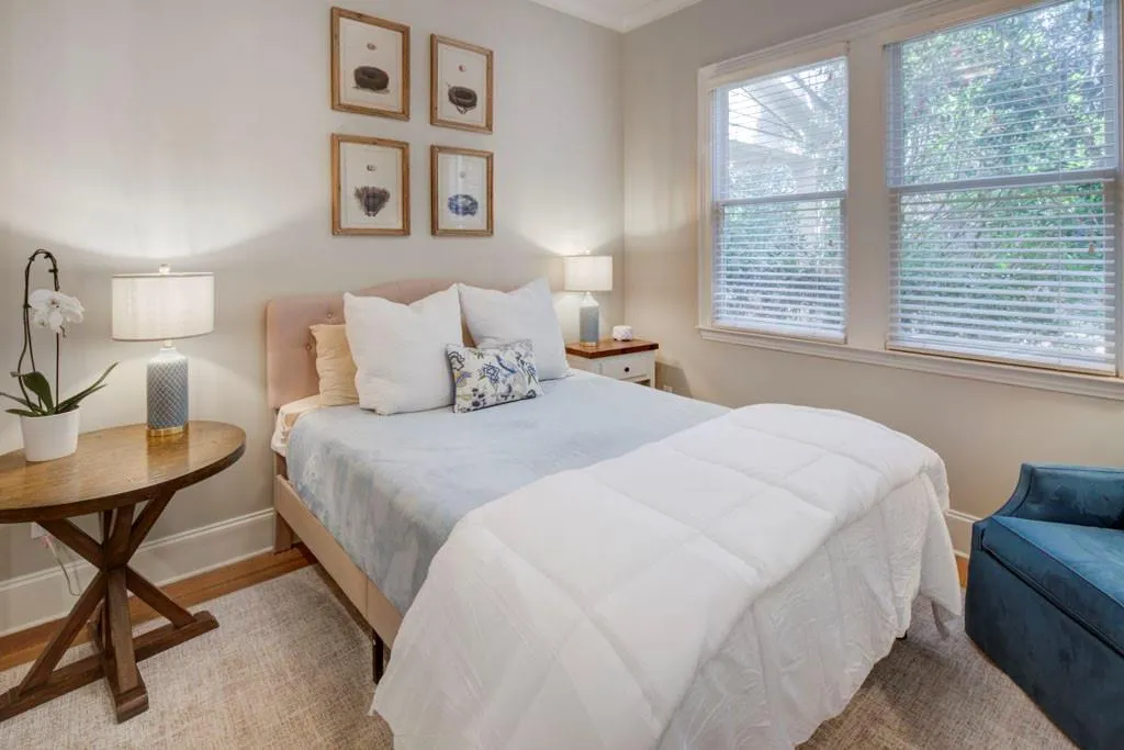 Guest bedroom on main with ensuite bath