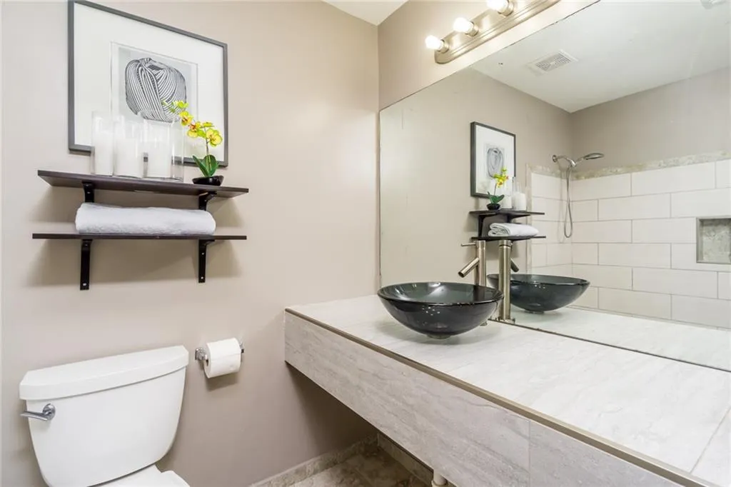 7500 Roswell Road Unit 69, Sandy Springs, Georgia 30350, 2 Bedrooms Bedrooms, ,2 BathroomsBathrooms,Residential,Sold,7500 Roswell Road Unit 69,6760215
