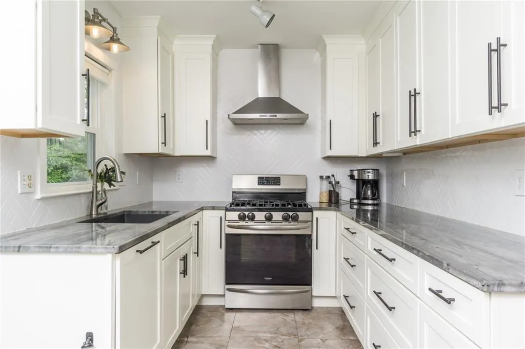 7500 Roswell Road Unit 69, Sandy Springs, Georgia 30350, 2 Bedrooms Bedrooms, ,2 BathroomsBathrooms,Residential,Sold,7500 Roswell Road Unit 69,6760215