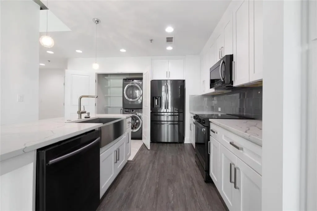 250 Pharr Road Unit 802, Atlanta, Georgia 30305, 1 Bedroom Bedrooms, ,1 BathroomBathrooms,Residential,For Sale,250 Pharr Road Unit 802,7648285