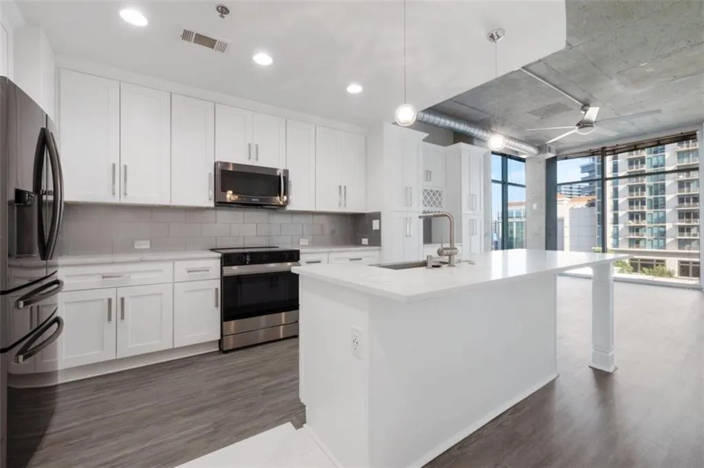 250 Pharr Road Unit 802, Atlanta, Georgia 30305, 1 Bedroom Bedrooms, ,1 BathroomBathrooms,Residential,For Sale,250 Pharr Road Unit 802,7648285