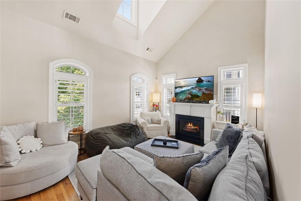 285 Le Gran Bend, Sandy Springs, Georgia 30328, 2 Bedrooms Bedrooms, ,2 BathroomsBathrooms,Residential,Sold,285 Le Gran Bend,7280889