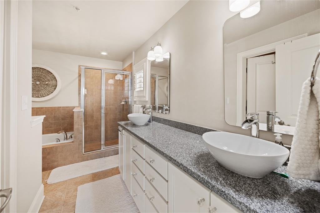285 Le Gran Bend, Sandy Springs, Georgia 30328, 2 Bedrooms Bedrooms, ,2 BathroomsBathrooms,Residential,Sold,285 Le Gran Bend,7280889