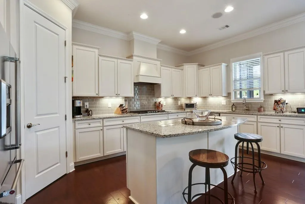 105 Austin Drive, Sandy Springs, Georgia 30328, 5 Bedrooms Bedrooms, ,4 BathroomsBathrooms,Residential,Sold,105 Austin Drive,5997170