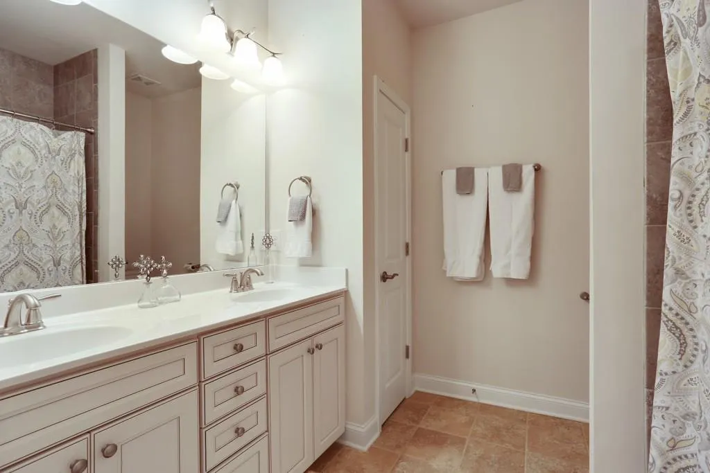 105 Austin Drive, Sandy Springs, Georgia 30328, 5 Bedrooms Bedrooms, ,4 BathroomsBathrooms,Residential,Sold,105 Austin Drive,5997170