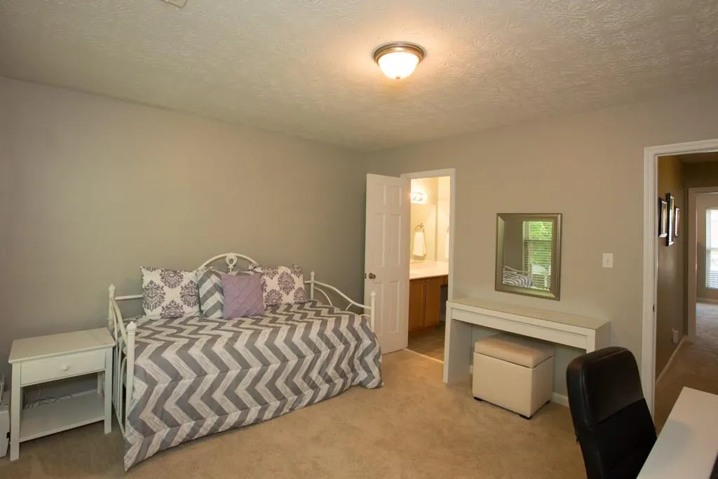 165 N River Drive Unit E, Sandy Springs, Georgia 30350, 2 Bedrooms Bedrooms, ,2 BathroomsBathrooms,Residential,Sold,165 N River Drive Unit E,5685496