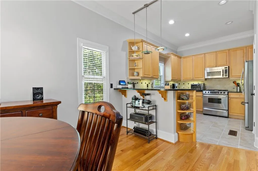 331 Carpenter Drive Unit 1, Sandy Springs, Georgia 30328, 2 Bedrooms Bedrooms, ,2 BathroomsBathrooms,Residential,Sold,331 Carpenter Drive Unit 1,7117467