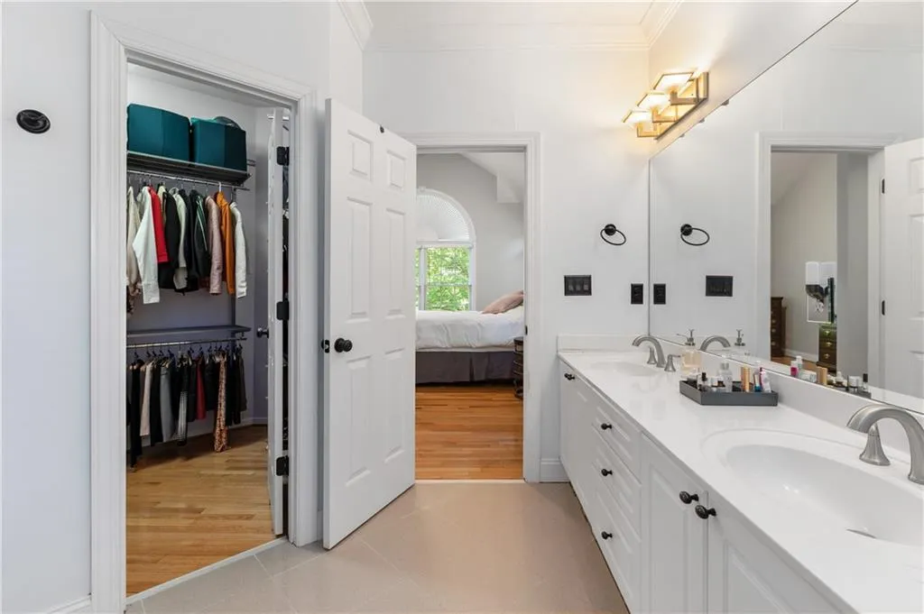 331 Carpenter Drive Unit 1, Sandy Springs, Georgia 30328, 2 Bedrooms Bedrooms, ,2 BathroomsBathrooms,Residential,Sold,331 Carpenter Drive Unit 1,7117467