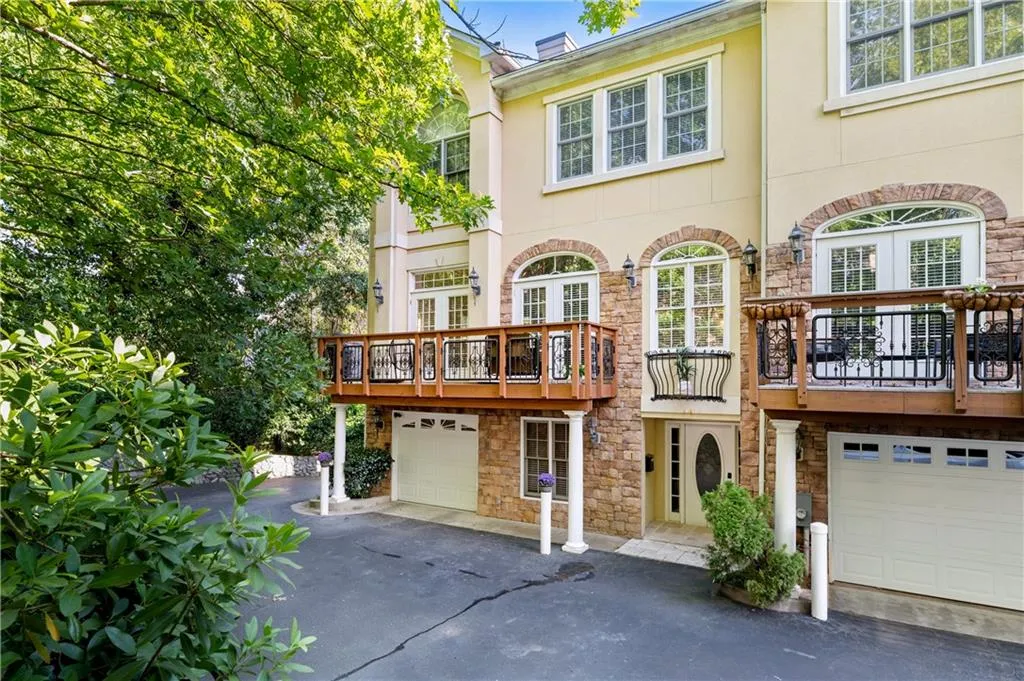 331 Carpenter Drive Unit 1, Sandy Springs, Georgia 30328, 2 Bedrooms Bedrooms, ,2 BathroomsBathrooms,Residential,Sold,331 Carpenter Drive Unit 1,7117467