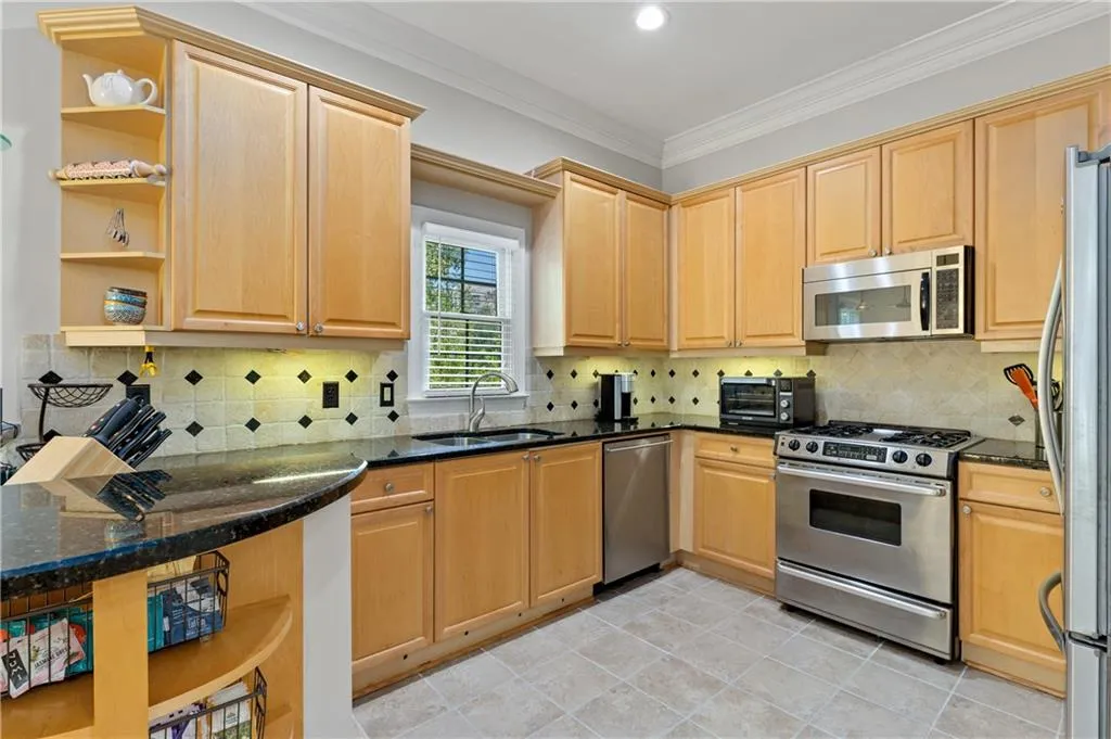 331 Carpenter Drive Unit 1, Sandy Springs, Georgia 30328, 2 Bedrooms Bedrooms, ,2 BathroomsBathrooms,Residential,Sold,331 Carpenter Drive Unit 1,7117467