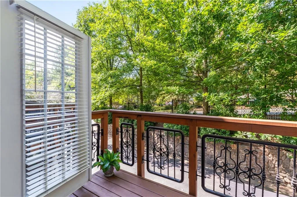 331 Carpenter Drive Unit 1, Sandy Springs, Georgia 30328, 2 Bedrooms Bedrooms, ,2 BathroomsBathrooms,Residential,Sold,331 Carpenter Drive Unit 1,7117467