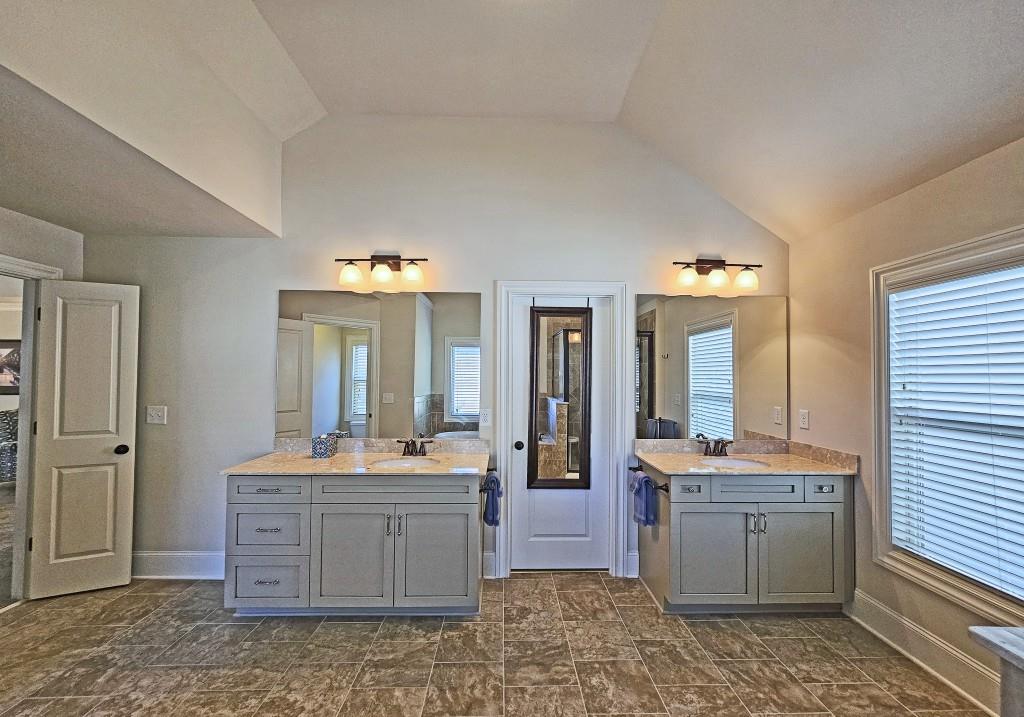 7880 Highland Bluff, Sandy Springs, Georgia 30328, 3 Bedrooms Bedrooms, ,2 BathroomsBathrooms,Residential,Sold,7880 Highland Bluff,7298506