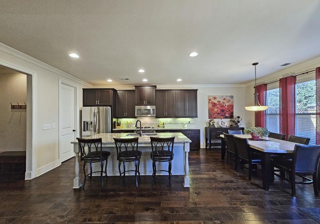 7880 Highland Bluff, Sandy Springs, Georgia 30328, 3 Bedrooms Bedrooms, ,2 BathroomsBathrooms,Residential,Sold,7880 Highland Bluff,7298506