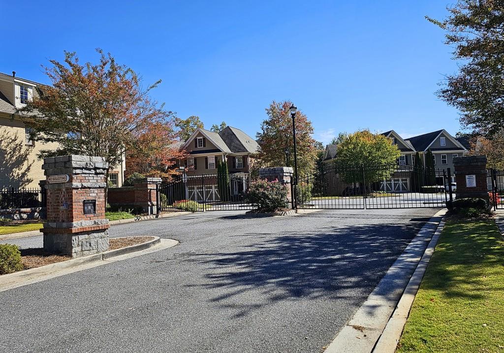 7880 Highland Bluff, Sandy Springs, Georgia 30328, 3 Bedrooms Bedrooms, ,2 BathroomsBathrooms,Residential,Sold,7880 Highland Bluff,7298506