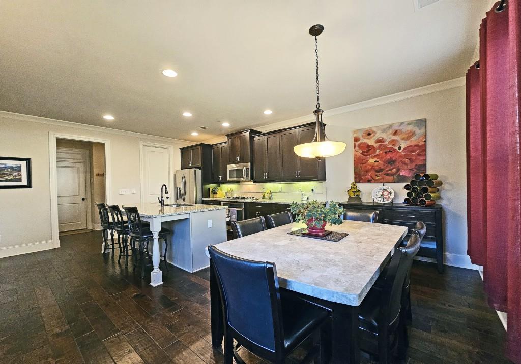 7880 Highland Bluff, Sandy Springs, Georgia 30328, 3 Bedrooms Bedrooms, ,2 BathroomsBathrooms,Residential,Sold,7880 Highland Bluff,7298506