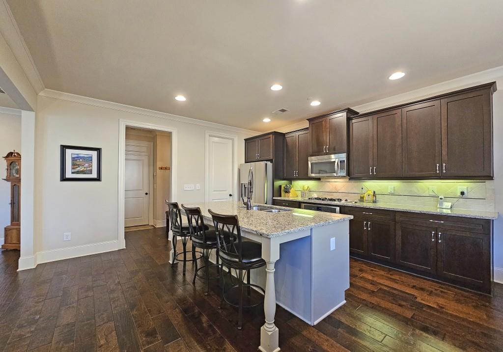 7880 Highland Bluff, Sandy Springs, Georgia 30328, 3 Bedrooms Bedrooms, ,2 BathroomsBathrooms,Residential,Sold,7880 Highland Bluff,7298506