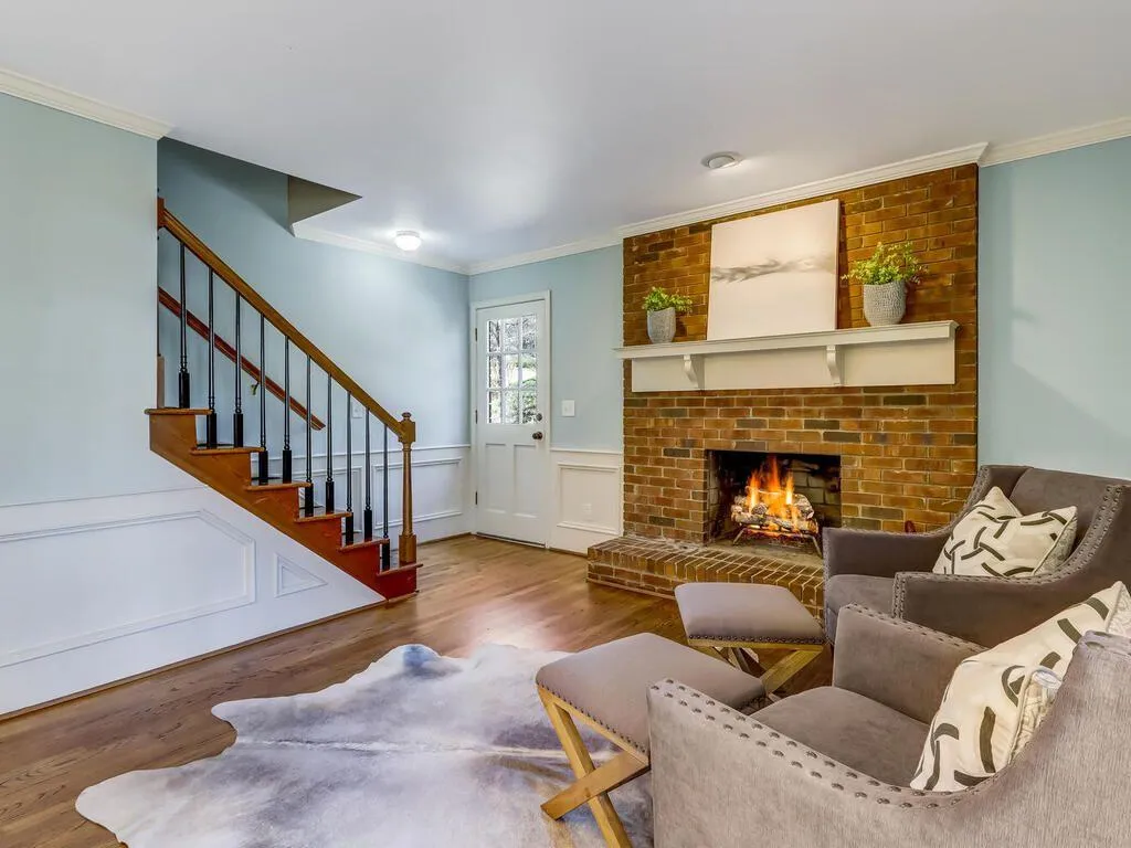 1700 Redbourne Drive, Sandy Springs, Georgia 30350, 4 Bedrooms Bedrooms, ,4 BathroomsBathrooms,Residential,Sold,1700 Redbourne Drive,7180148