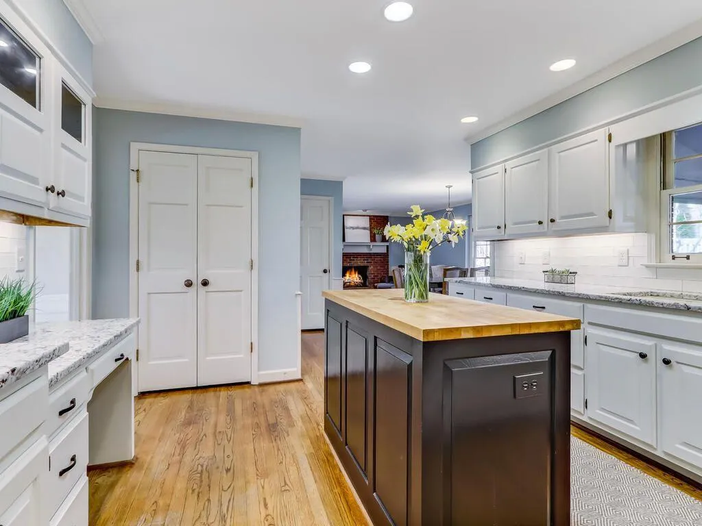 1700 Redbourne Drive, Sandy Springs, Georgia 30350, 4 Bedrooms Bedrooms, ,4 BathroomsBathrooms,Residential,Sold,1700 Redbourne Drive,7180148