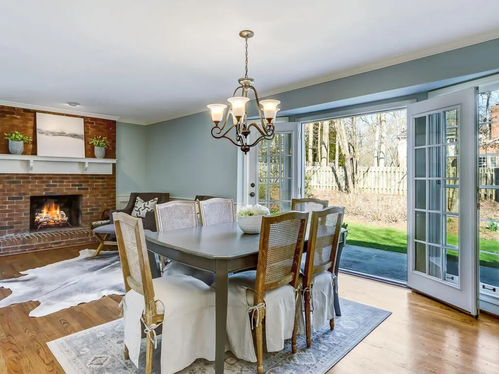 1700 Redbourne Drive, Sandy Springs, Georgia 30350, 4 Bedrooms Bedrooms, ,4 BathroomsBathrooms,Residential,Sold,1700 Redbourne Drive,7180148