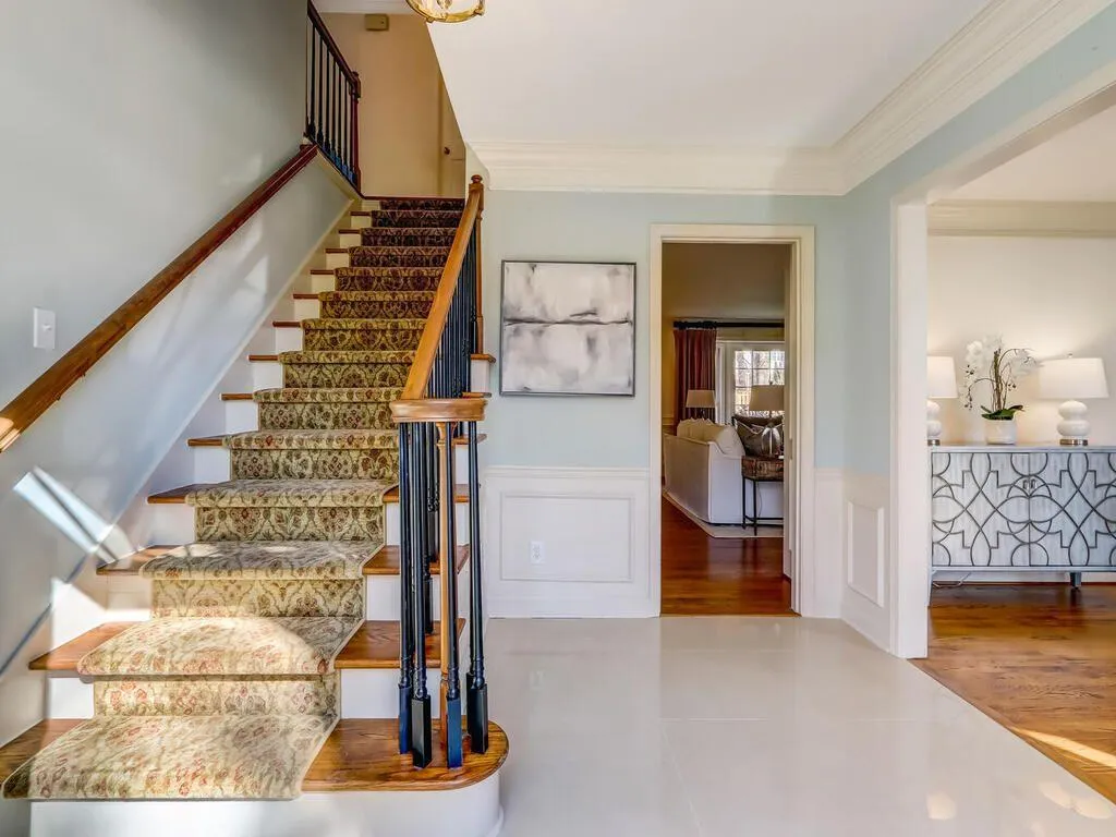 1700 Redbourne Drive, Sandy Springs, Georgia 30350, 4 Bedrooms Bedrooms, ,4 BathroomsBathrooms,Residential,Sold,1700 Redbourne Drive,7180148