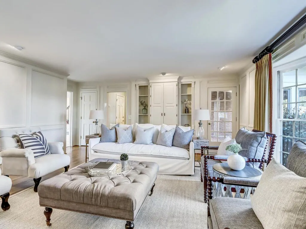 1700 Redbourne Drive, Sandy Springs, Georgia 30350, 4 Bedrooms Bedrooms, ,4 BathroomsBathrooms,Residential,Sold,1700 Redbourne Drive,7180148